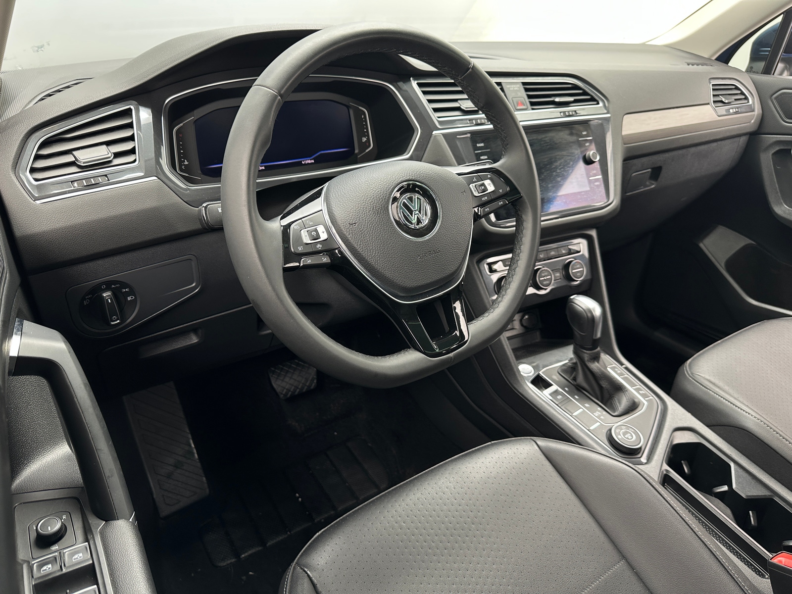 Thumbnail: 2020 Volkswagen Tiguan - 2