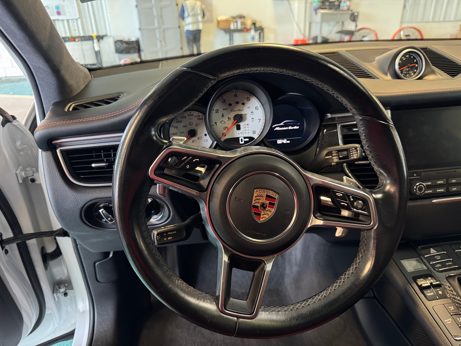 Thumbnail: 2017 Porsche Macan - 4