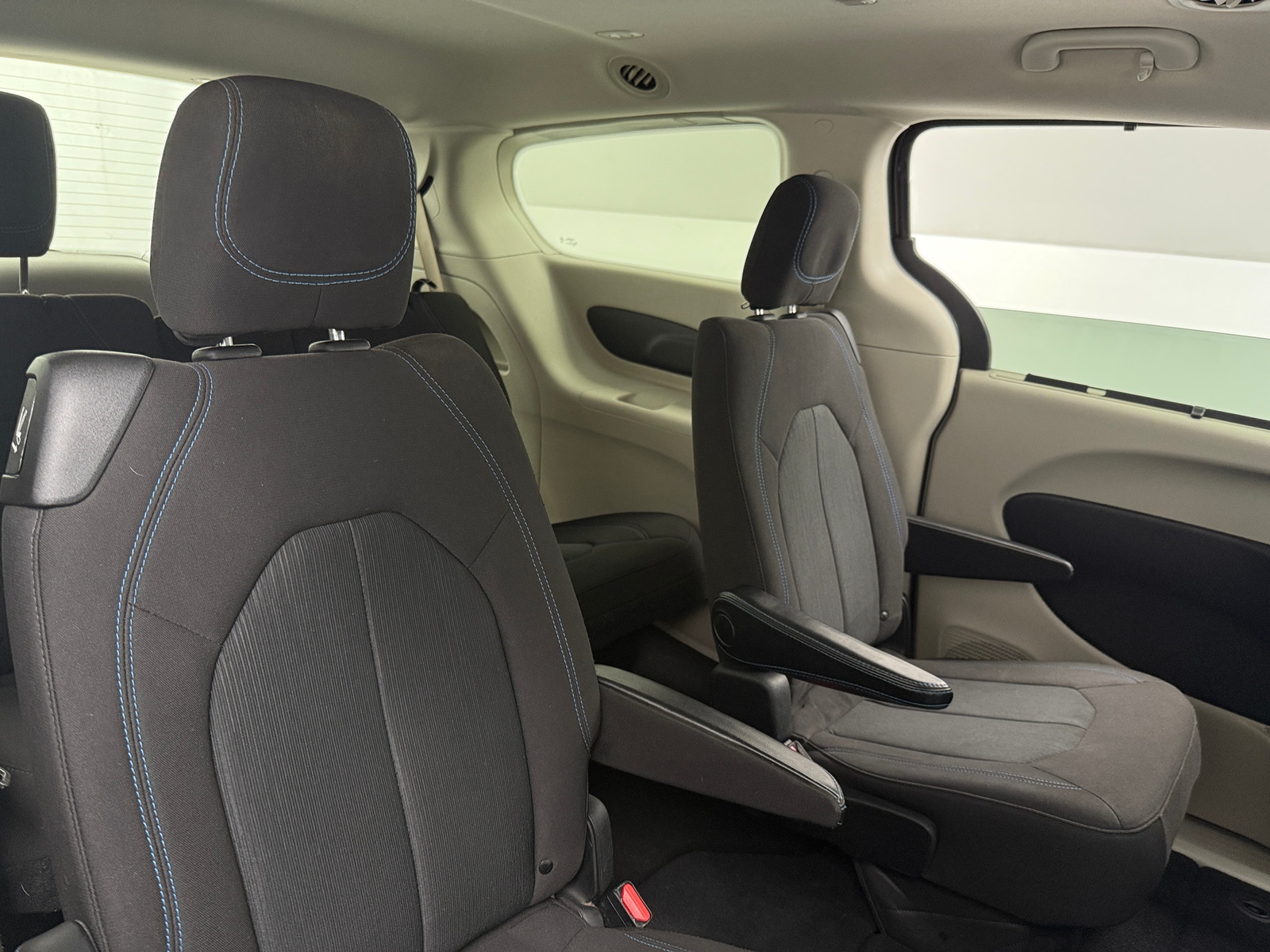 Thumbnail: 2021 Chrysler Pacifica - 6