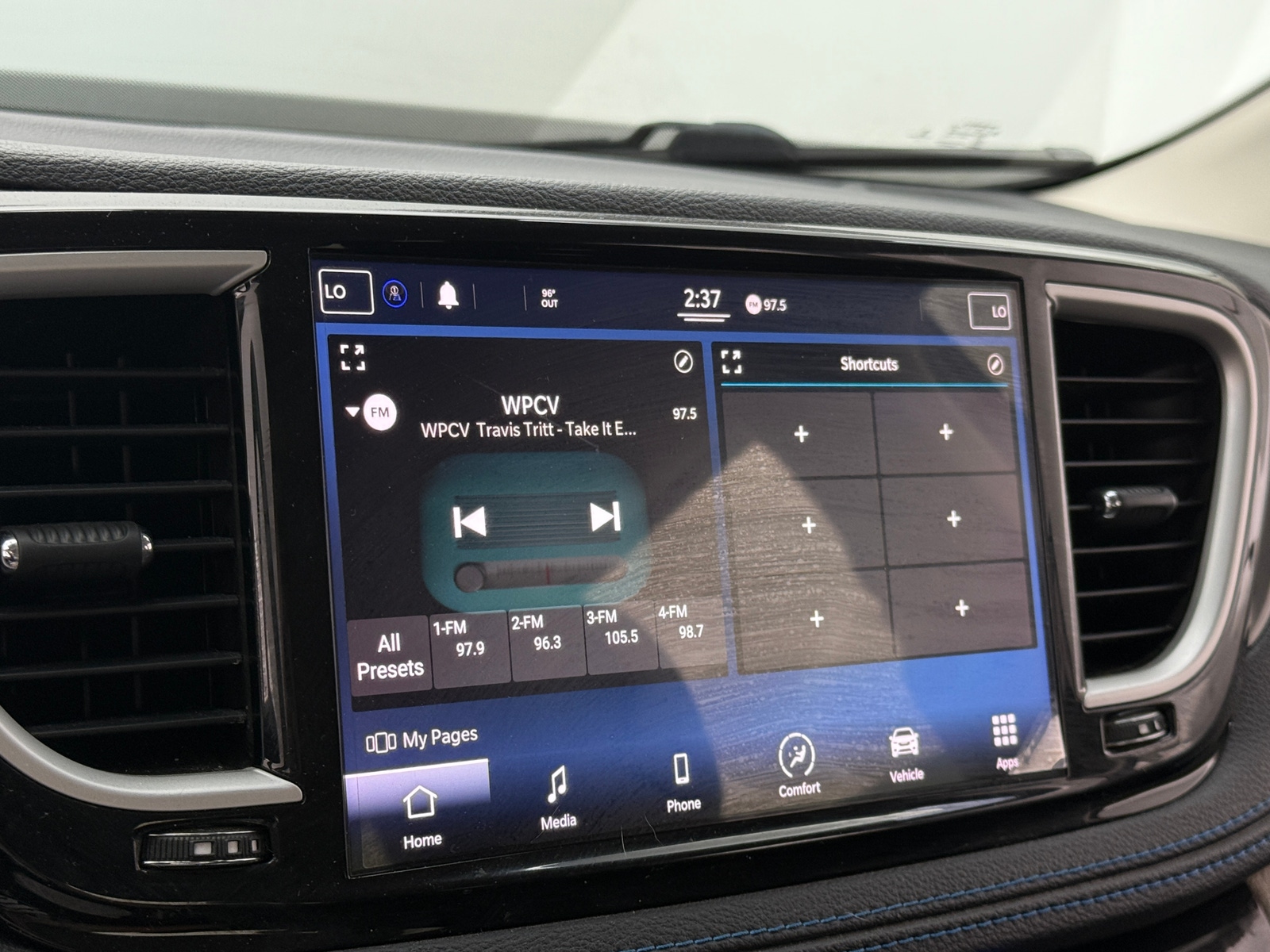 Thumbnail: 2021 Chrysler Pacifica - 4