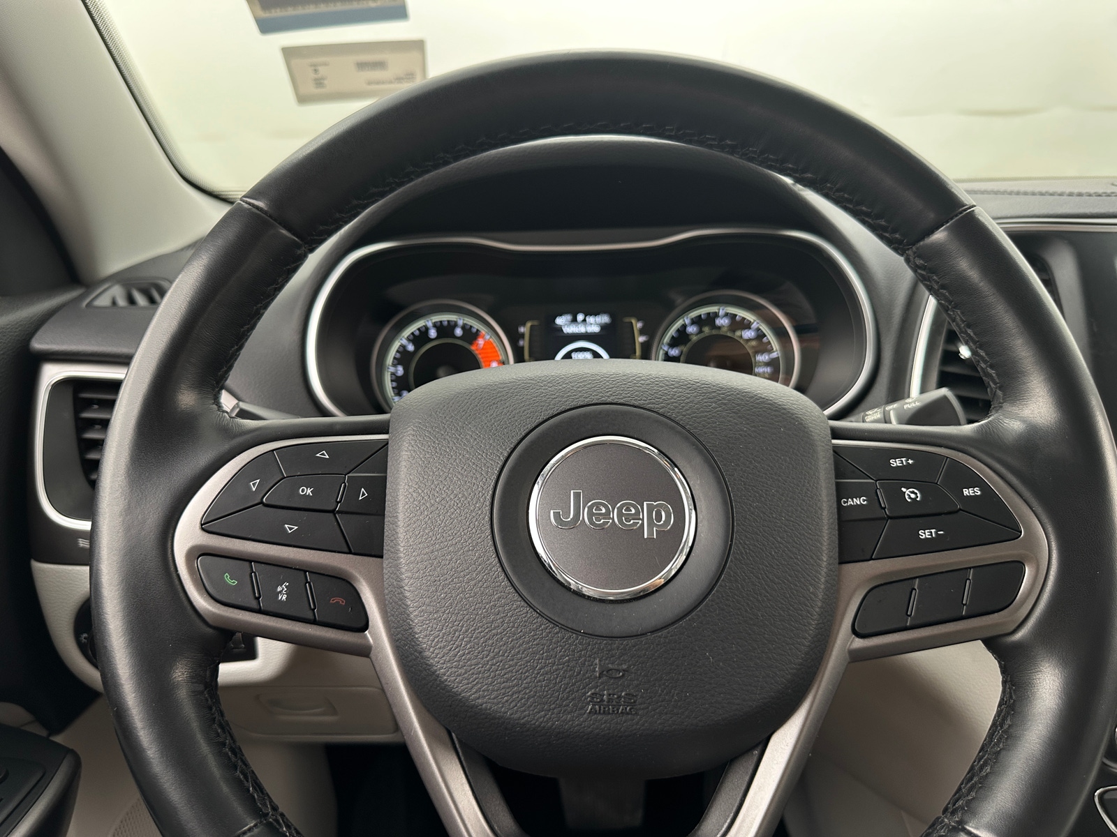 Thumbnail: 2020 Jeep Cherokee - 4