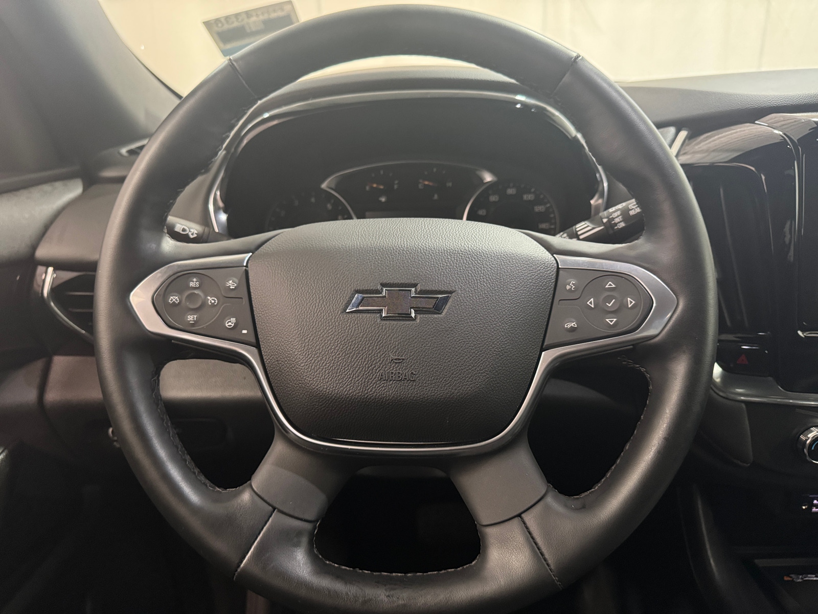 Thumbnail: 2023 Chevrolet Traverse - 4