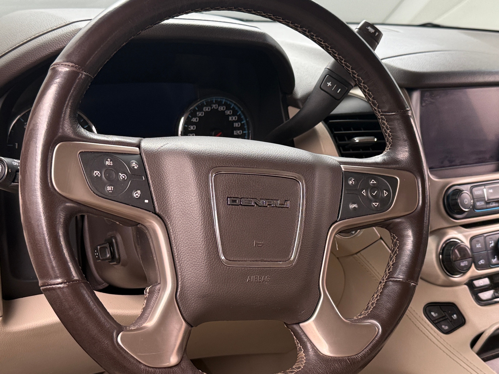 Thumbnail: 2019 GMC Yukon XL - 4