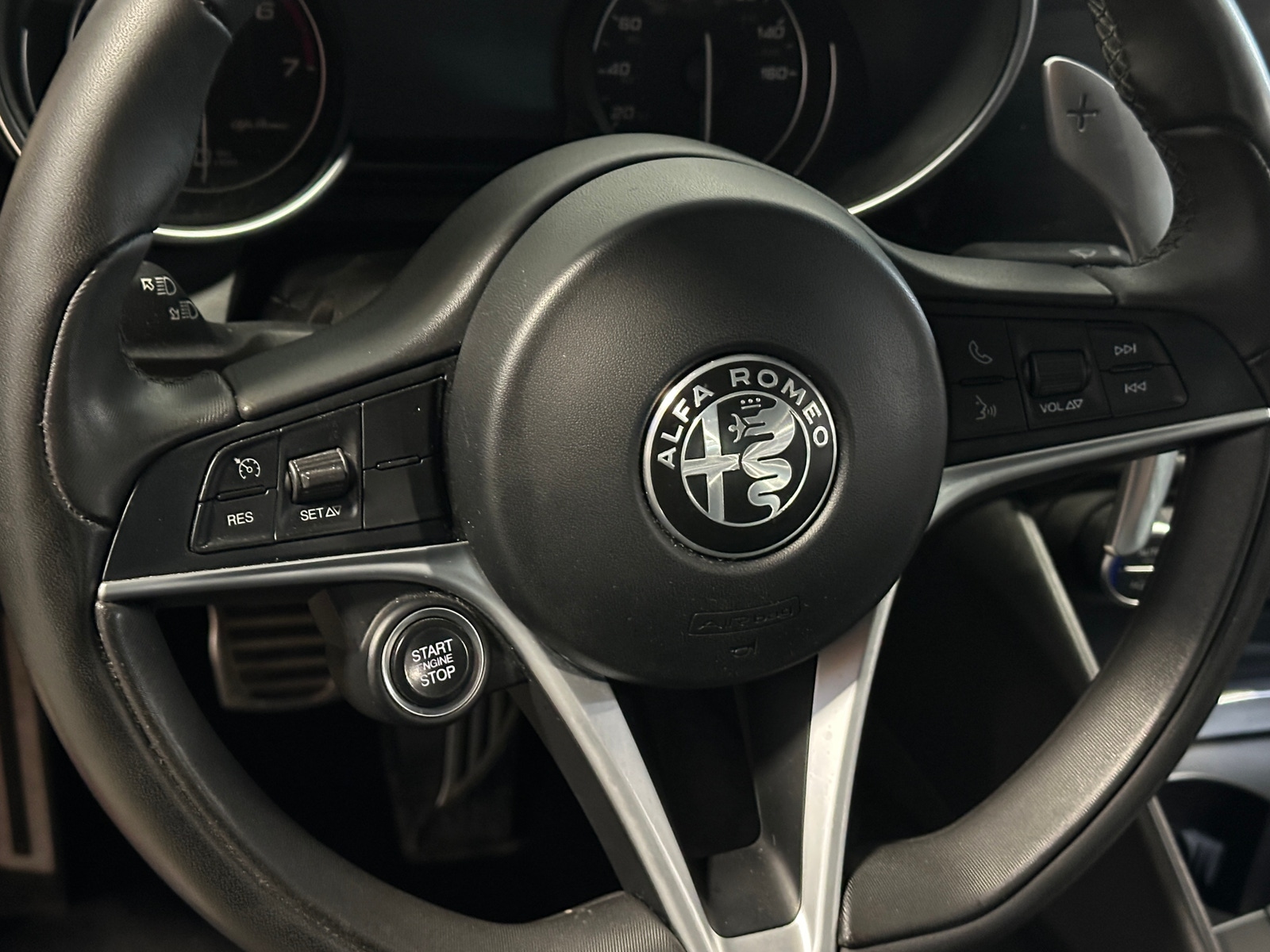 Thumbnail: 2017 Alfa Romeo Giulia - 4