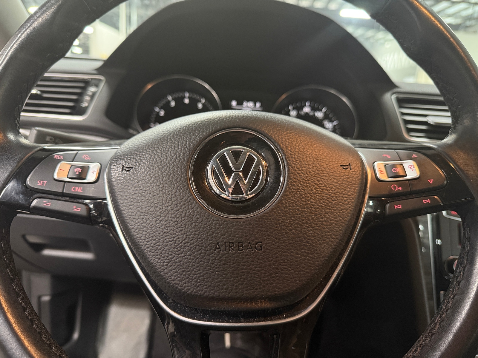 Thumbnail: 2018 Volkswagen Passat - 4