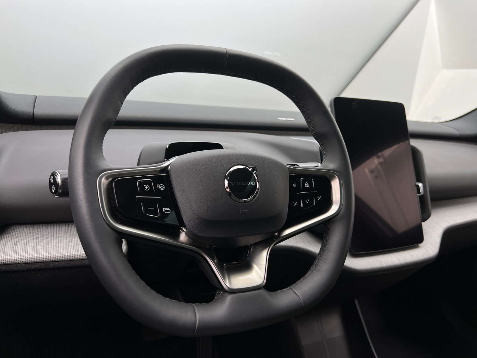 Thumbnail: 2025 Volvo EX30 - 4