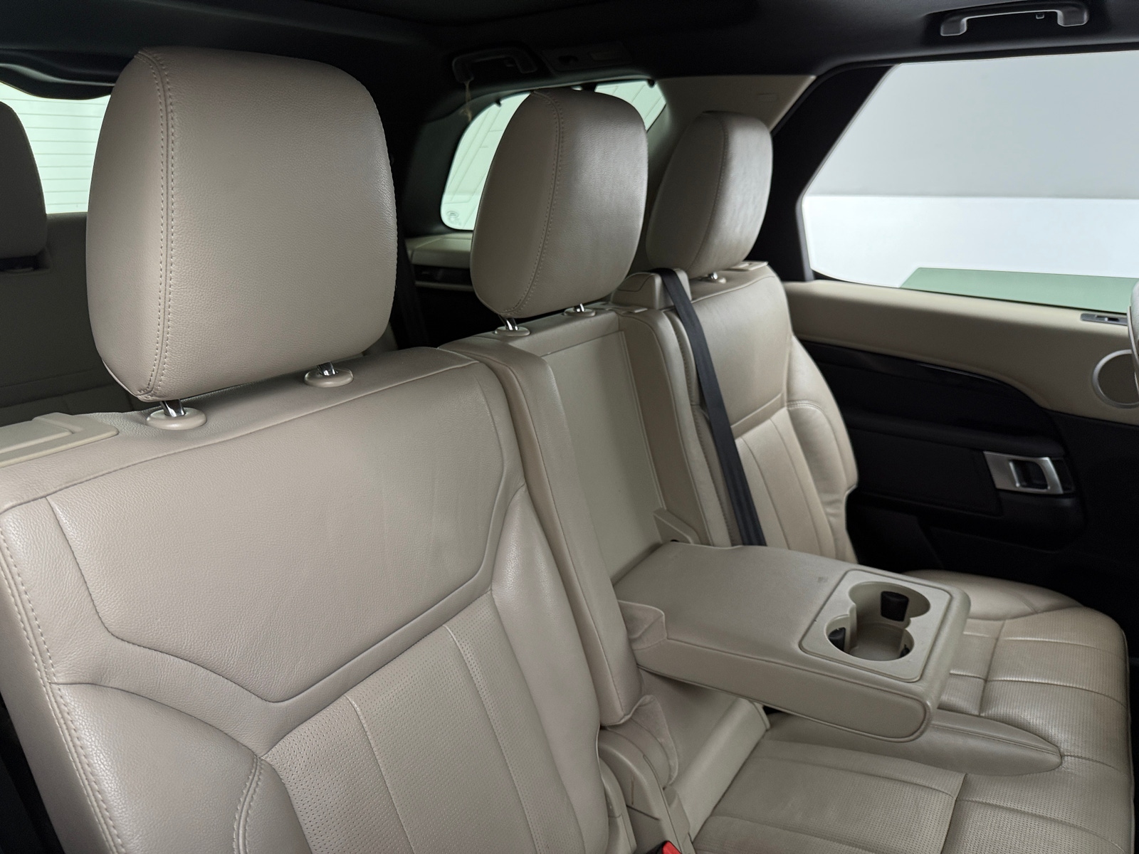 Thumbnail: 2020 Land Rover Discovery - 5