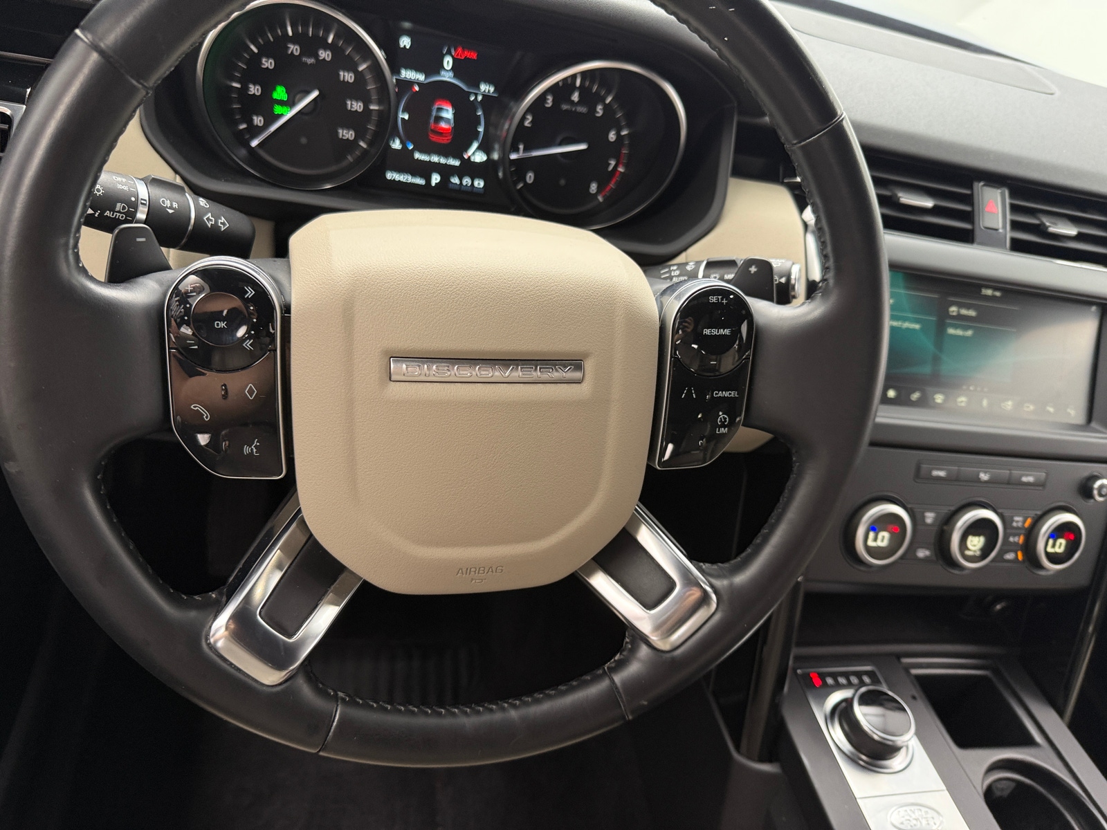 Thumbnail: 2020 Land Rover Discovery - 4