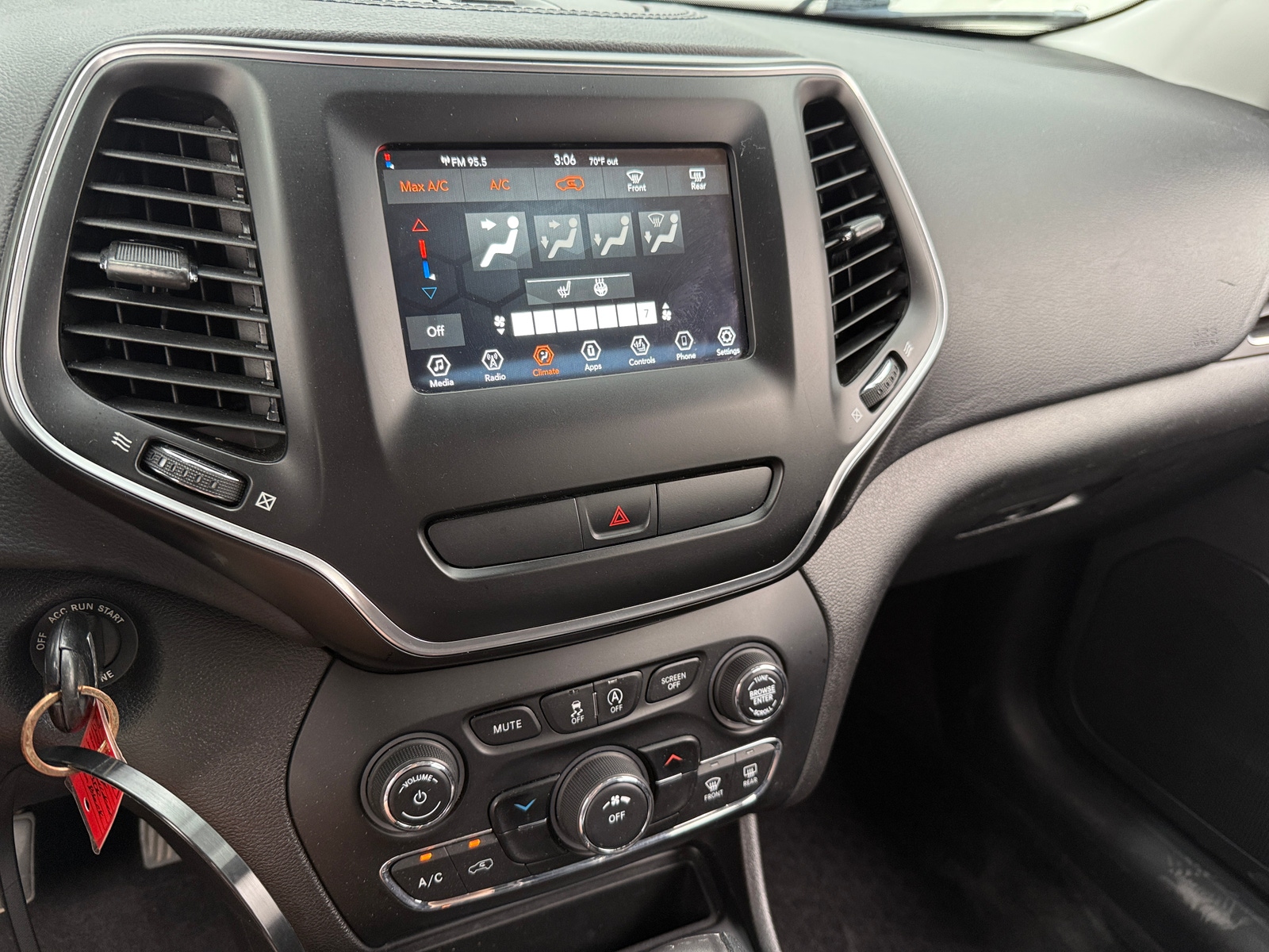 Thumbnail: 2019 Jeep Cherokee - 4