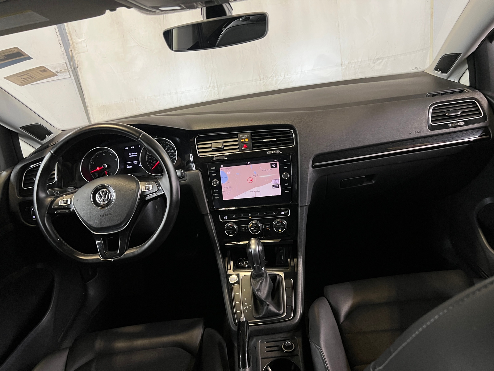 Thumbnail: 2018 Volkswagen e-Golf - 2