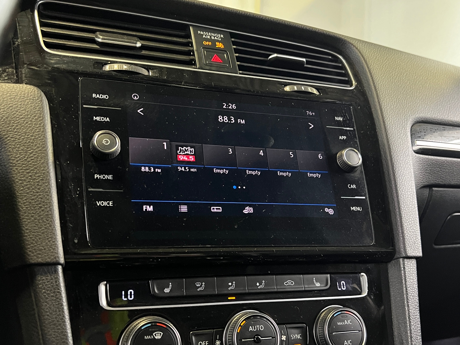 Thumbnail: 2018 Volkswagen e-Golf - 3