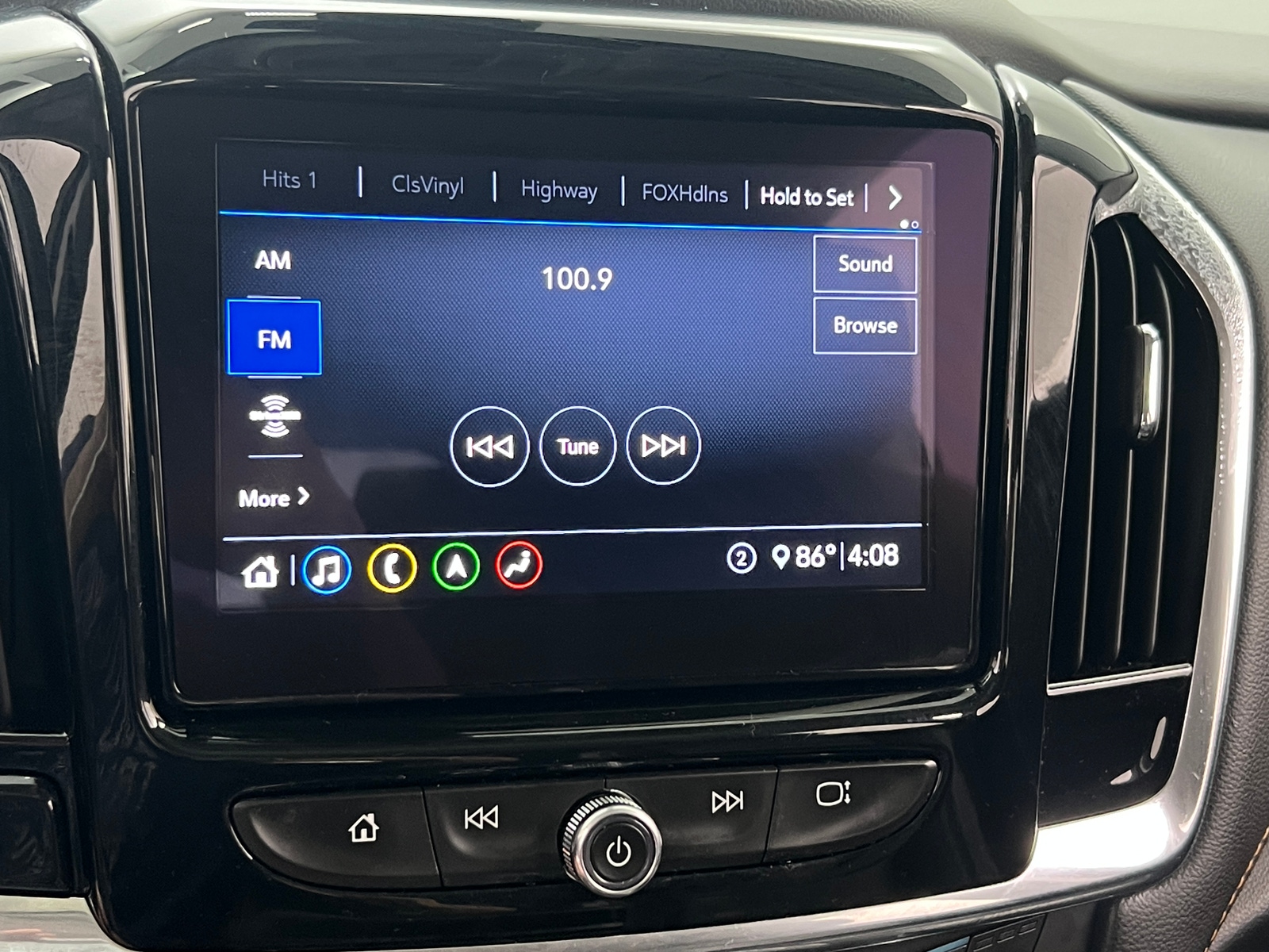 Thumbnail: 2020 Chevrolet Traverse - 3