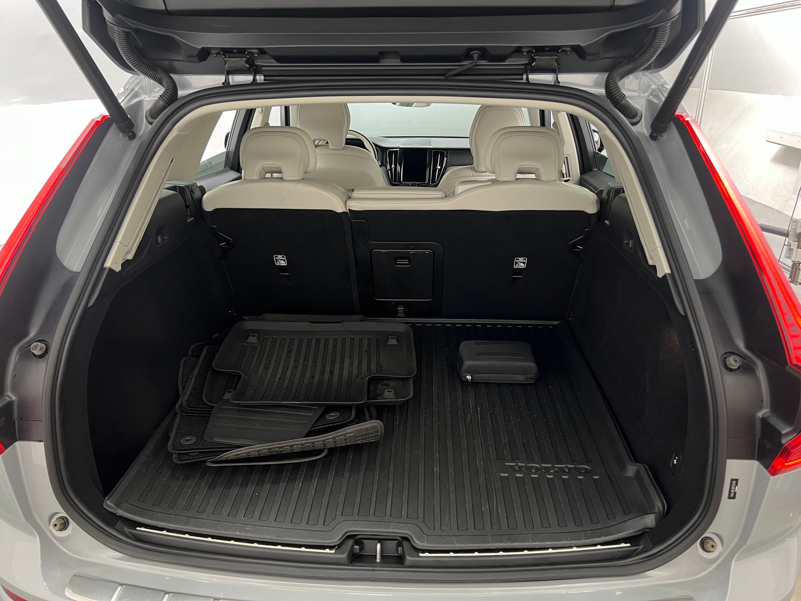 Thumbnail: 2024 Volvo XC60 - 6