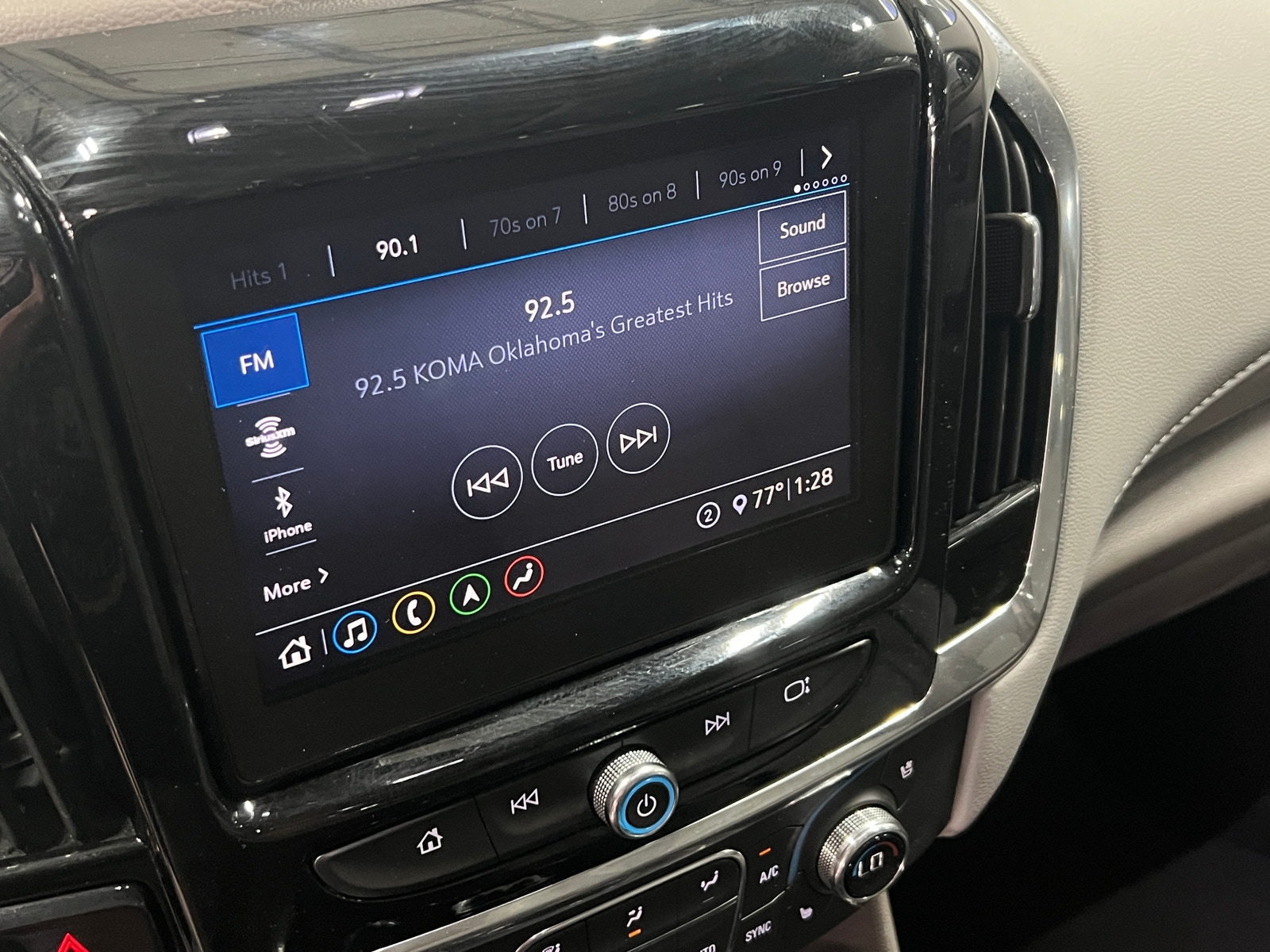 Thumbnail: 2021 Chevrolet Traverse - 3