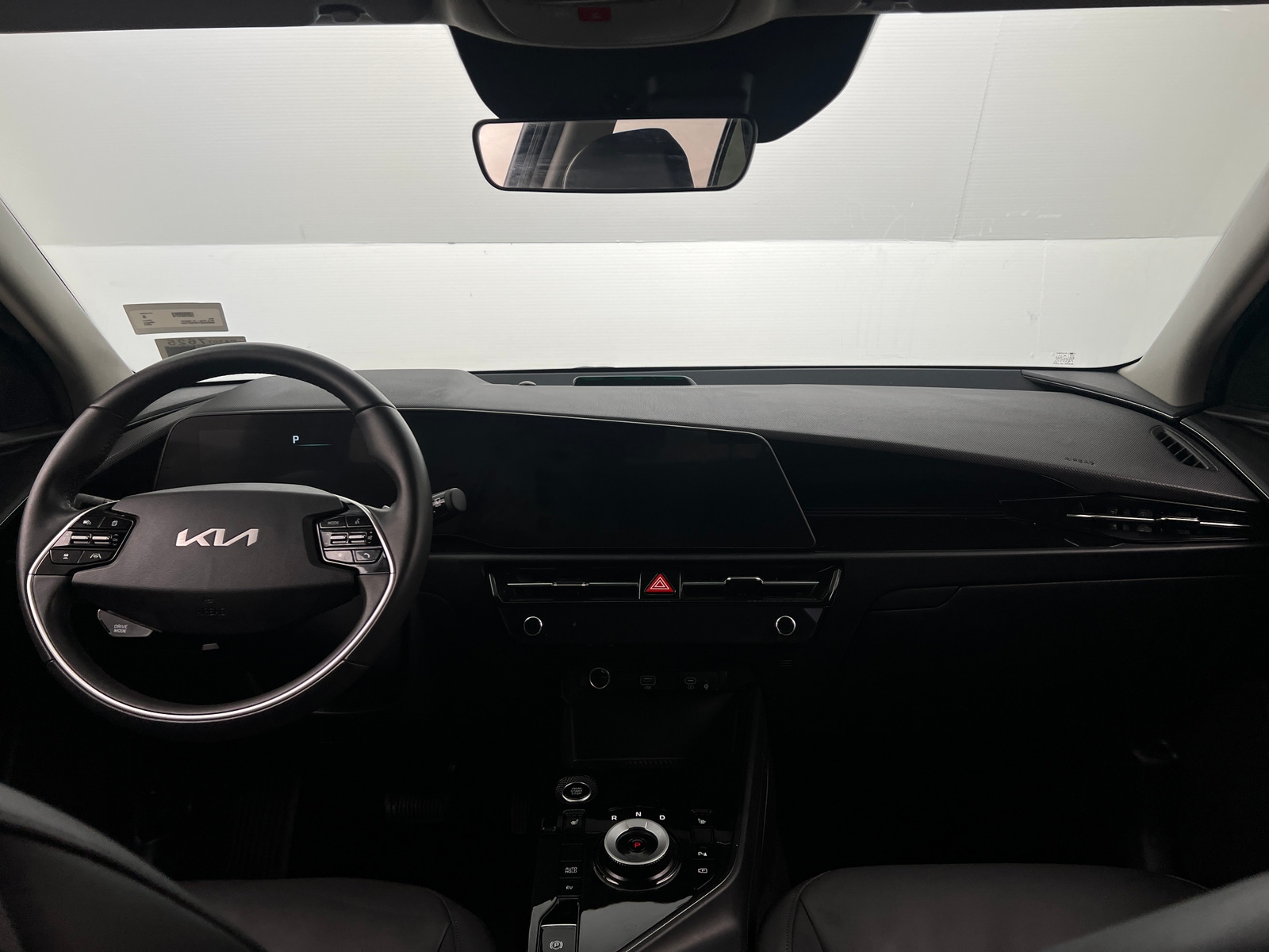 Thumbnail: 2023 Kia Niro - 3