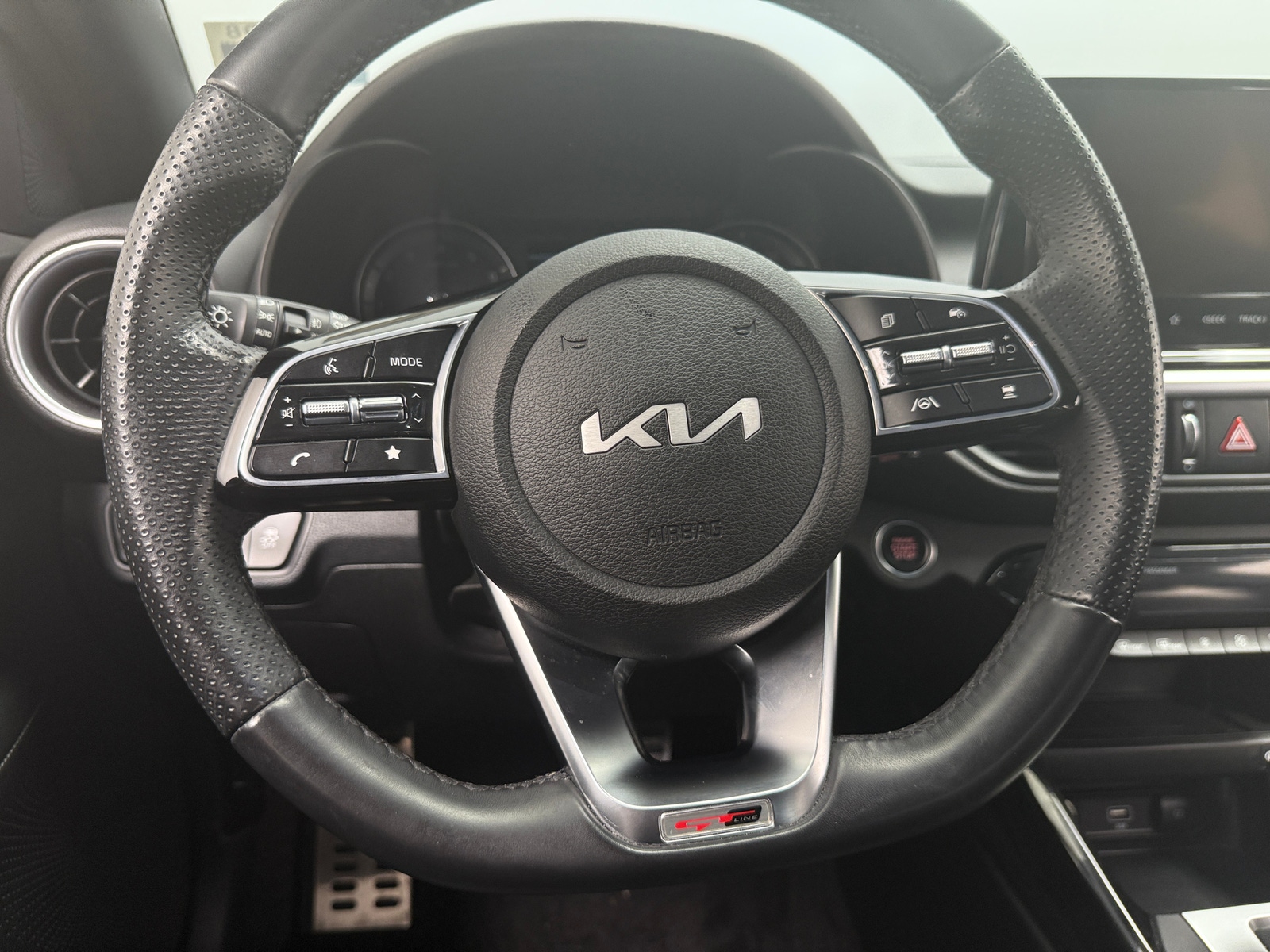 Thumbnail: 2023 Kia Forte - 4