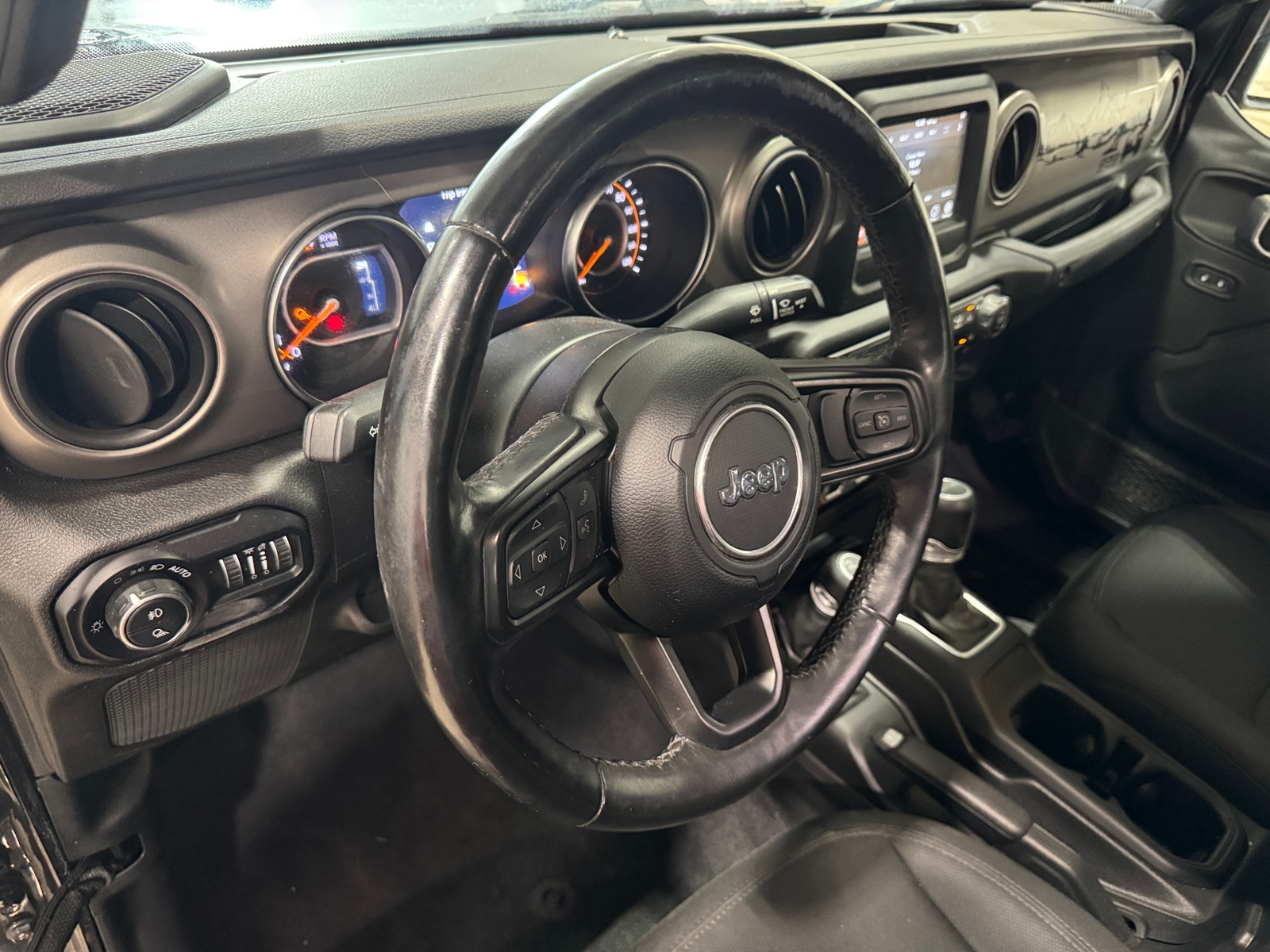 Thumbnail: 2021 Jeep Gladiator - 3