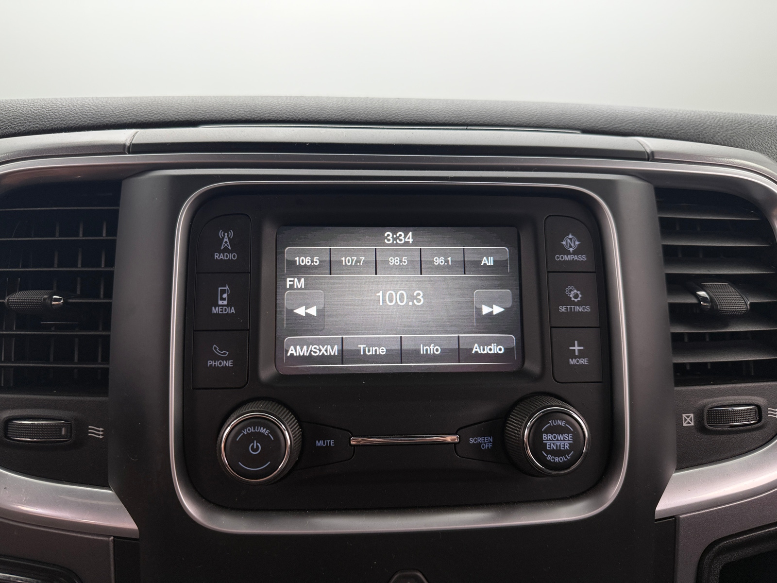 Thumbnail: 2022 RAM 1500 Classic - 4