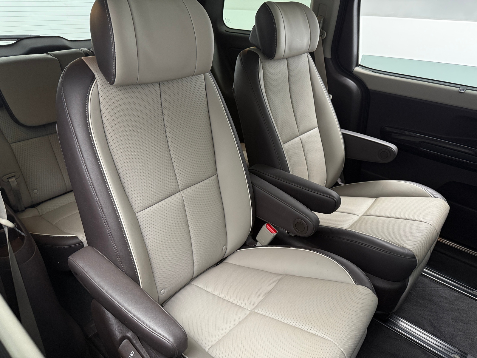 Thumbnail: 2018 Kia Sedona - 5