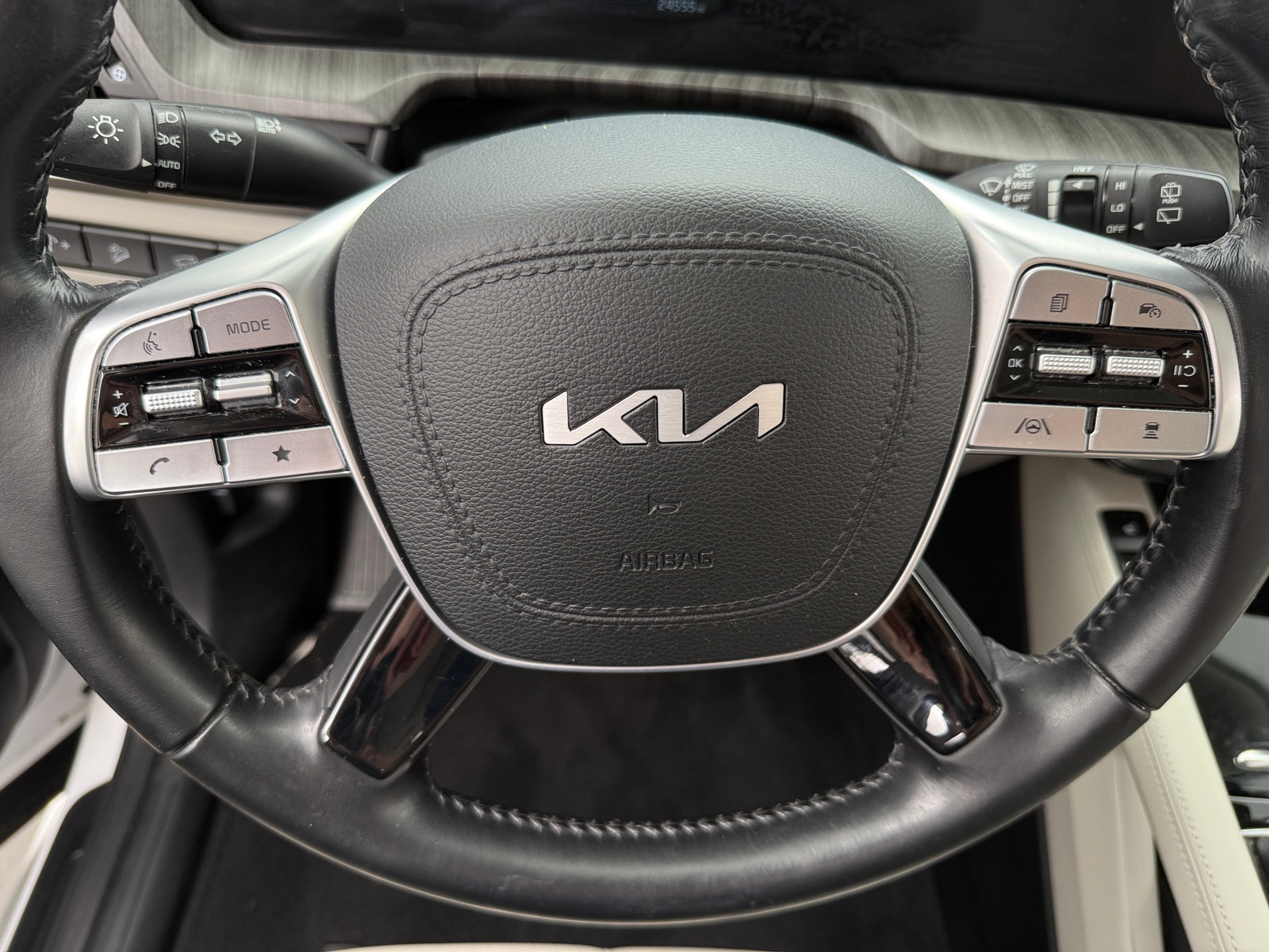 Thumbnail: 2023 Kia Telluride - 4