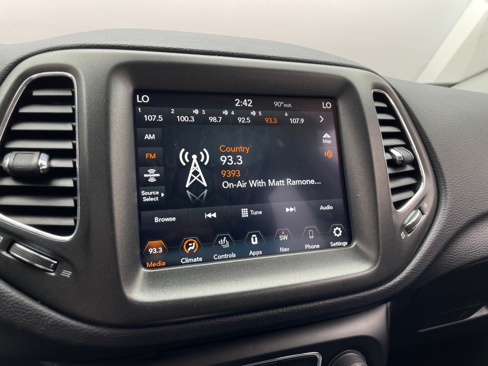 Thumbnail: 2021 Jeep Compass - 3