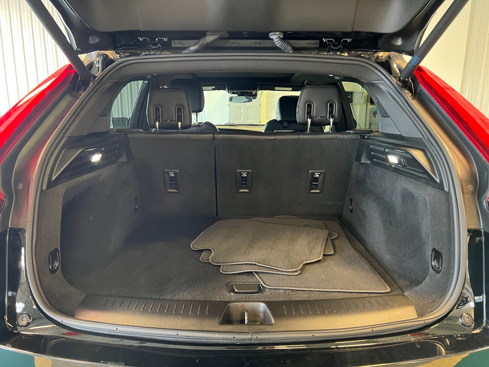 Thumbnail: 2023 Cadillac XT4 - 6