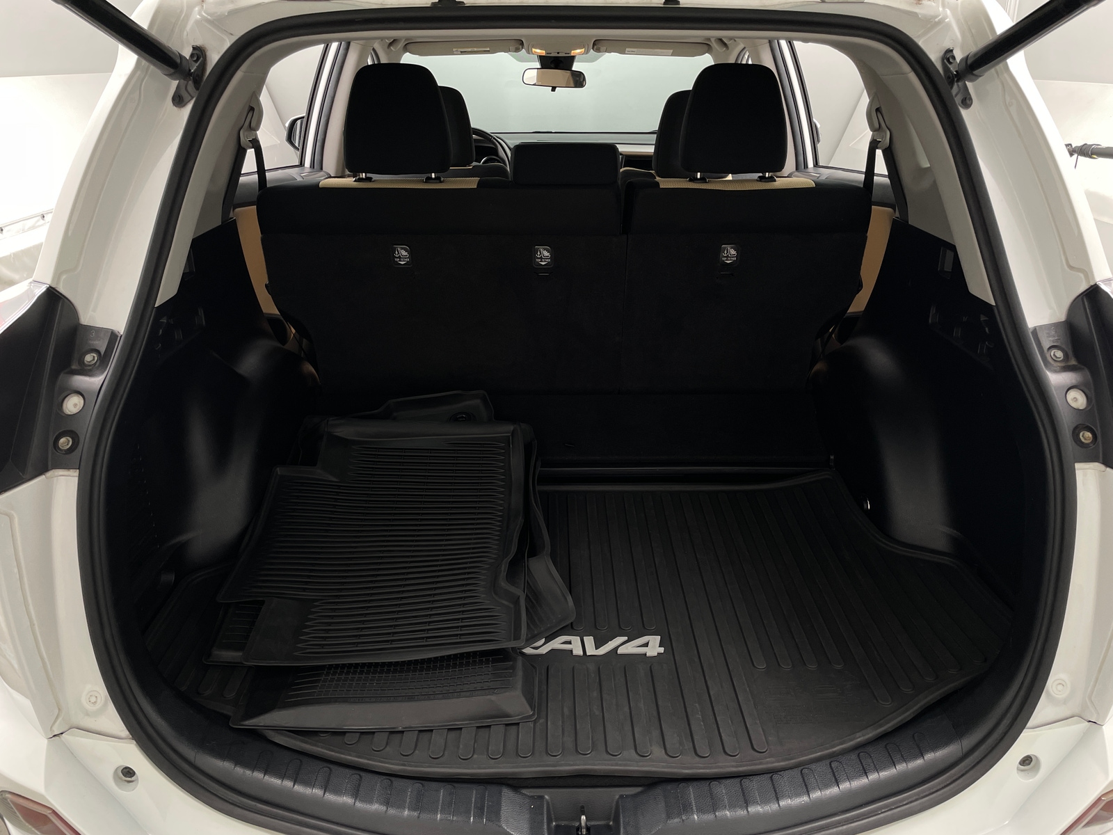 Thumbnail: 2017 Toyota RAV4 - 7