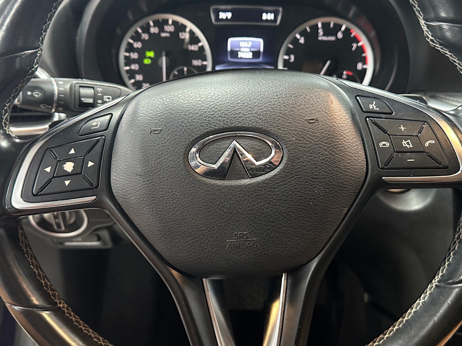 Thumbnail: 2018 INFINITI QX30 - 4