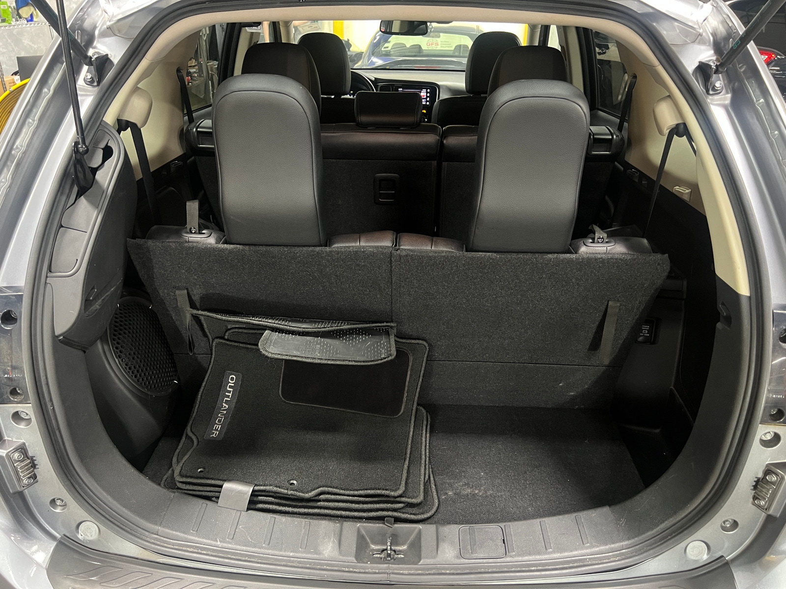 Thumbnail: 2017 Mitsubishi Outlander - 6