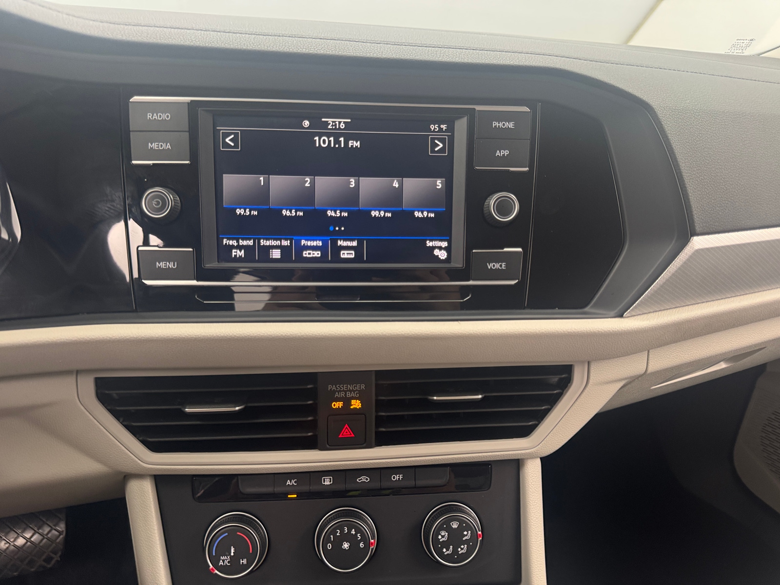 Thumbnail: 2024 Volkswagen Jetta - 4