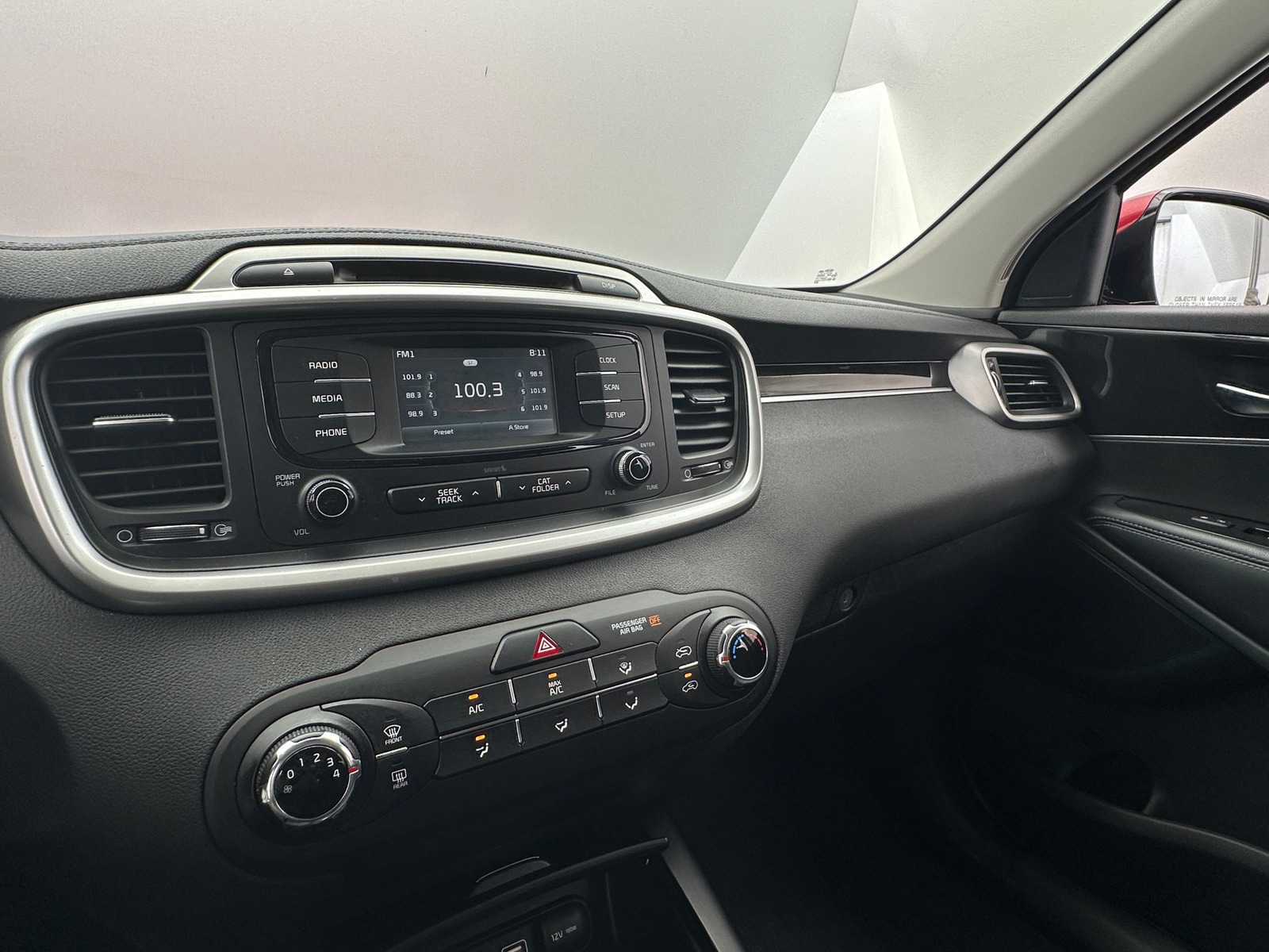 Thumbnail: 2017 Kia Sorento - 4