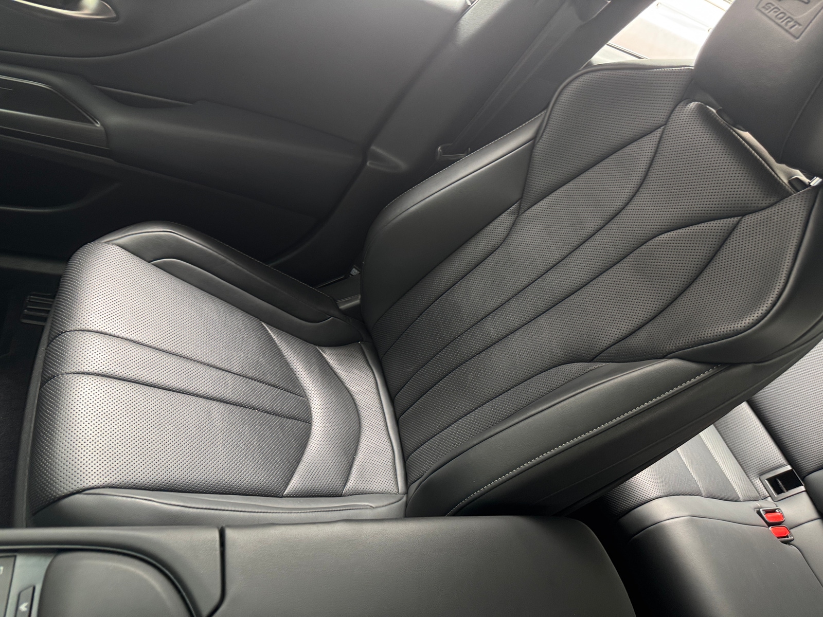 Thumbnail: 2019 Lexus ES - 2