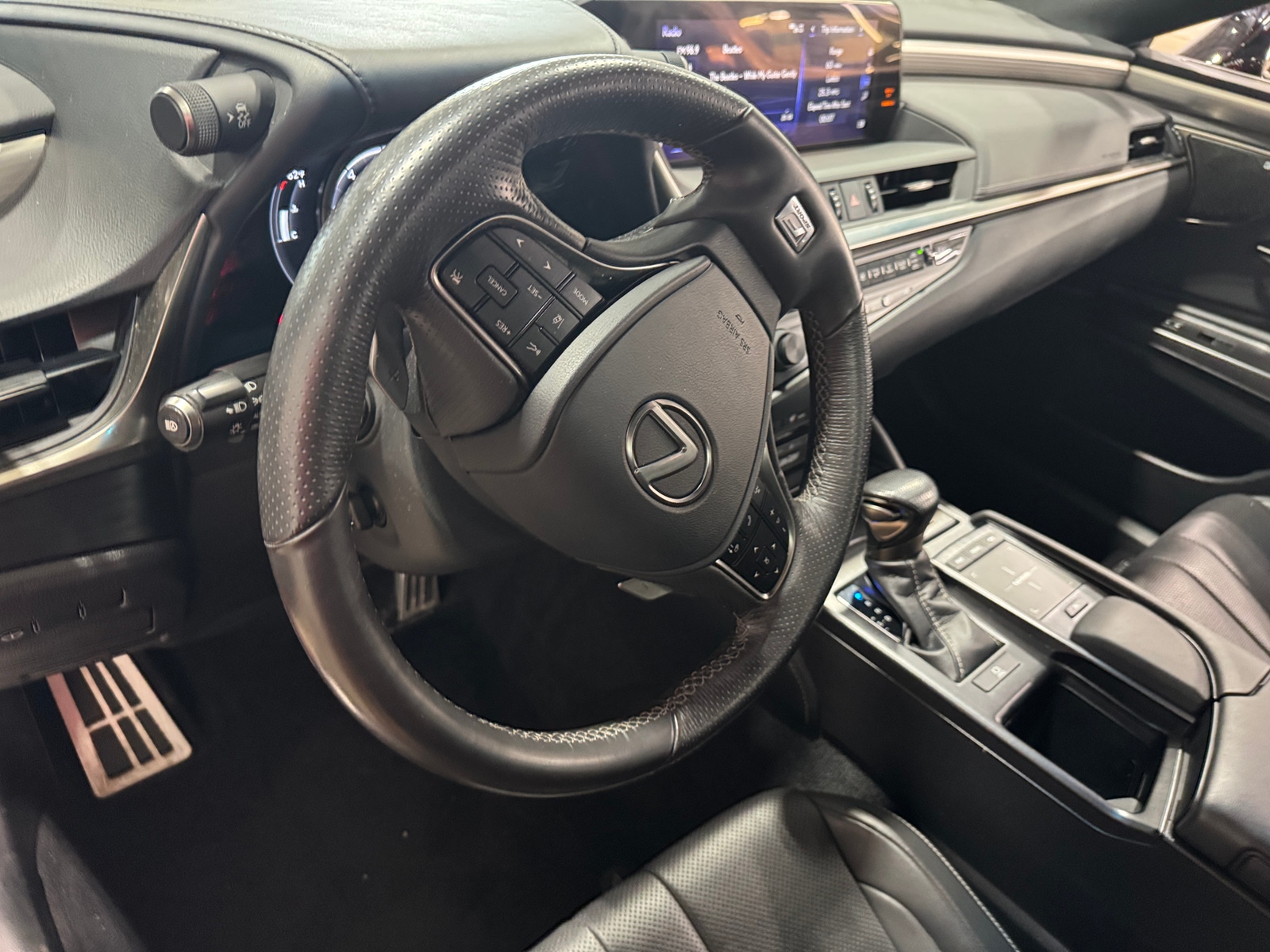 Thumbnail: 2019 Lexus ES - 3