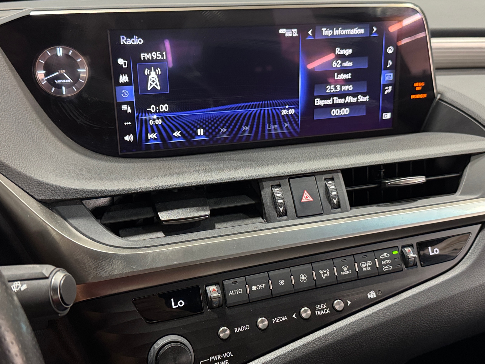 Thumbnail: 2019 Lexus ES - 4