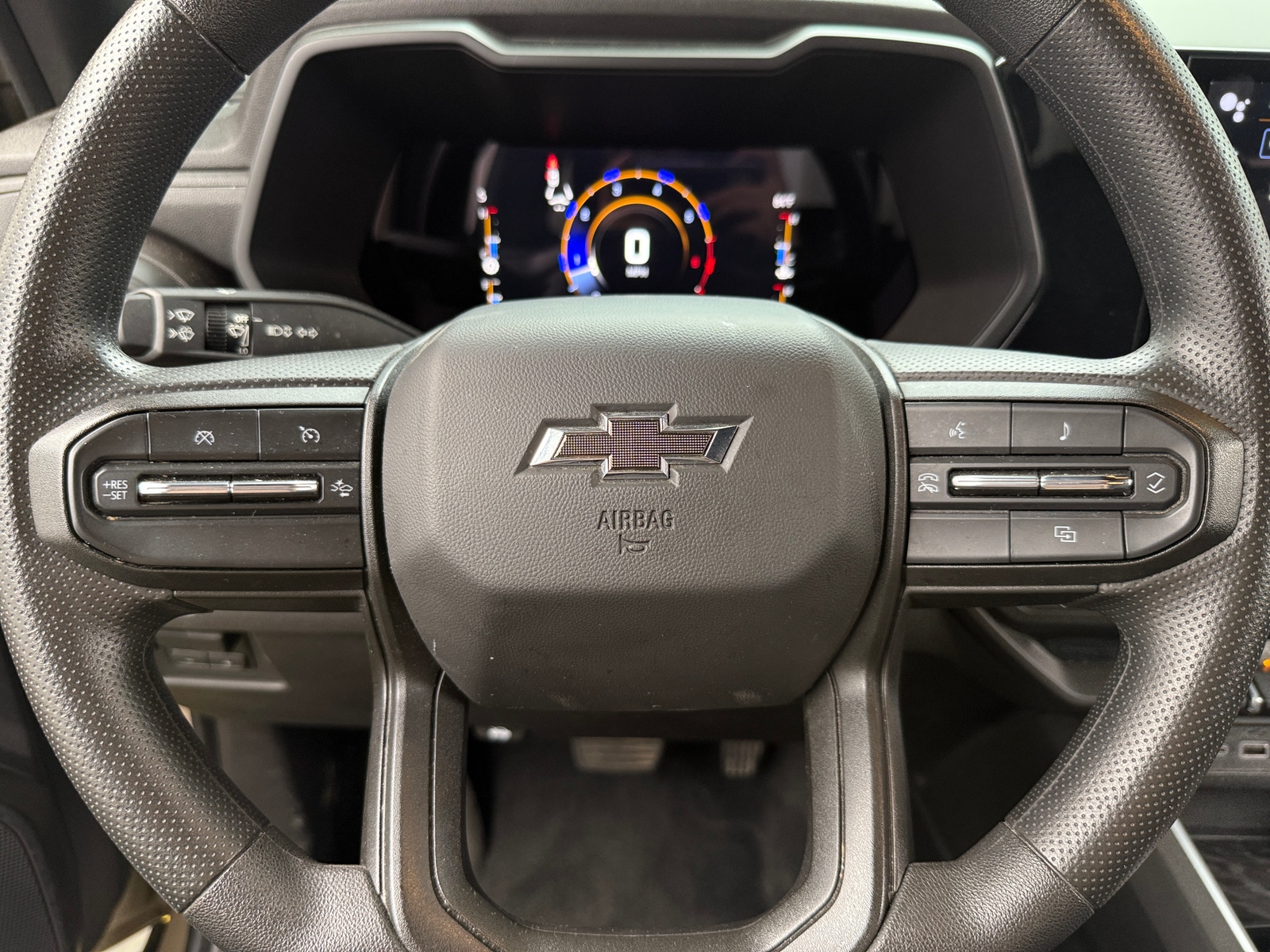 Thumbnail: 2023 Chevrolet Colorado - 5