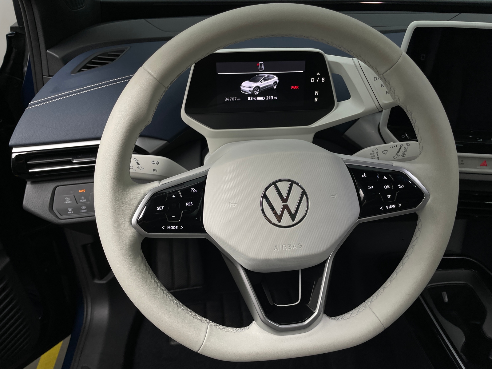 Thumbnail: 2023 Volkswagen ID.4 - 4