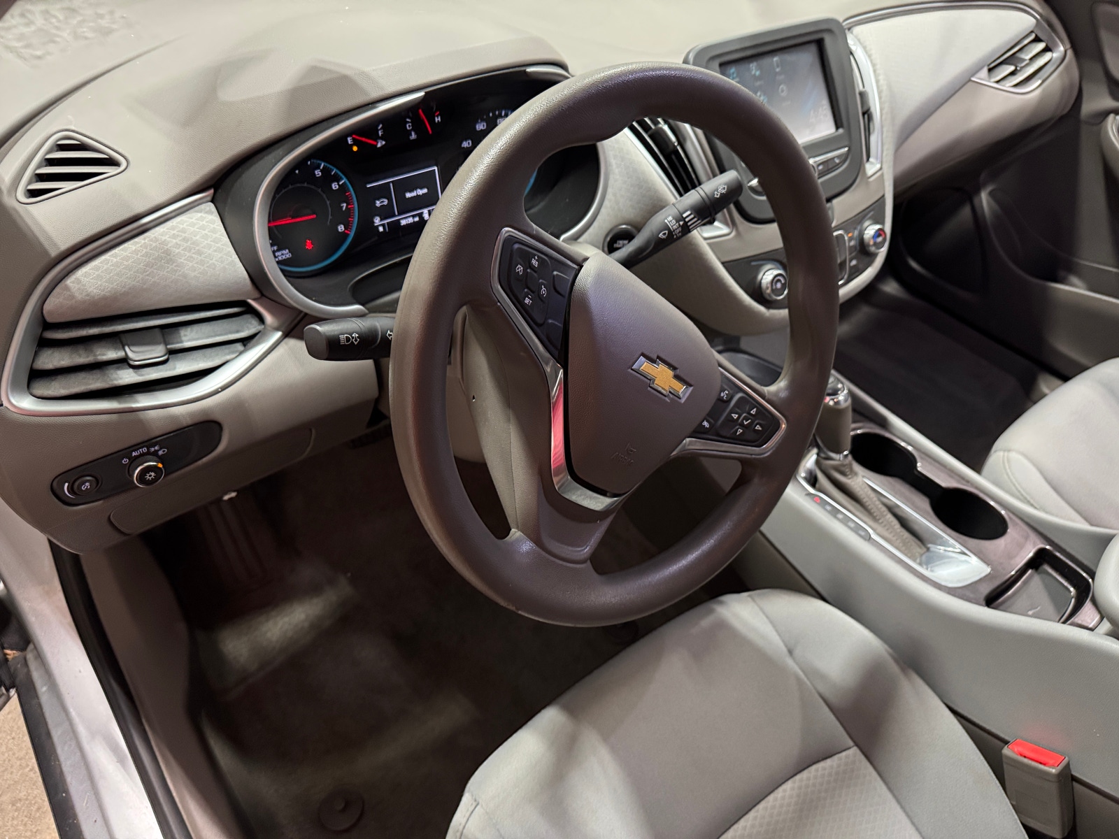 Thumbnail: 2017 Chevrolet Malibu - 3
