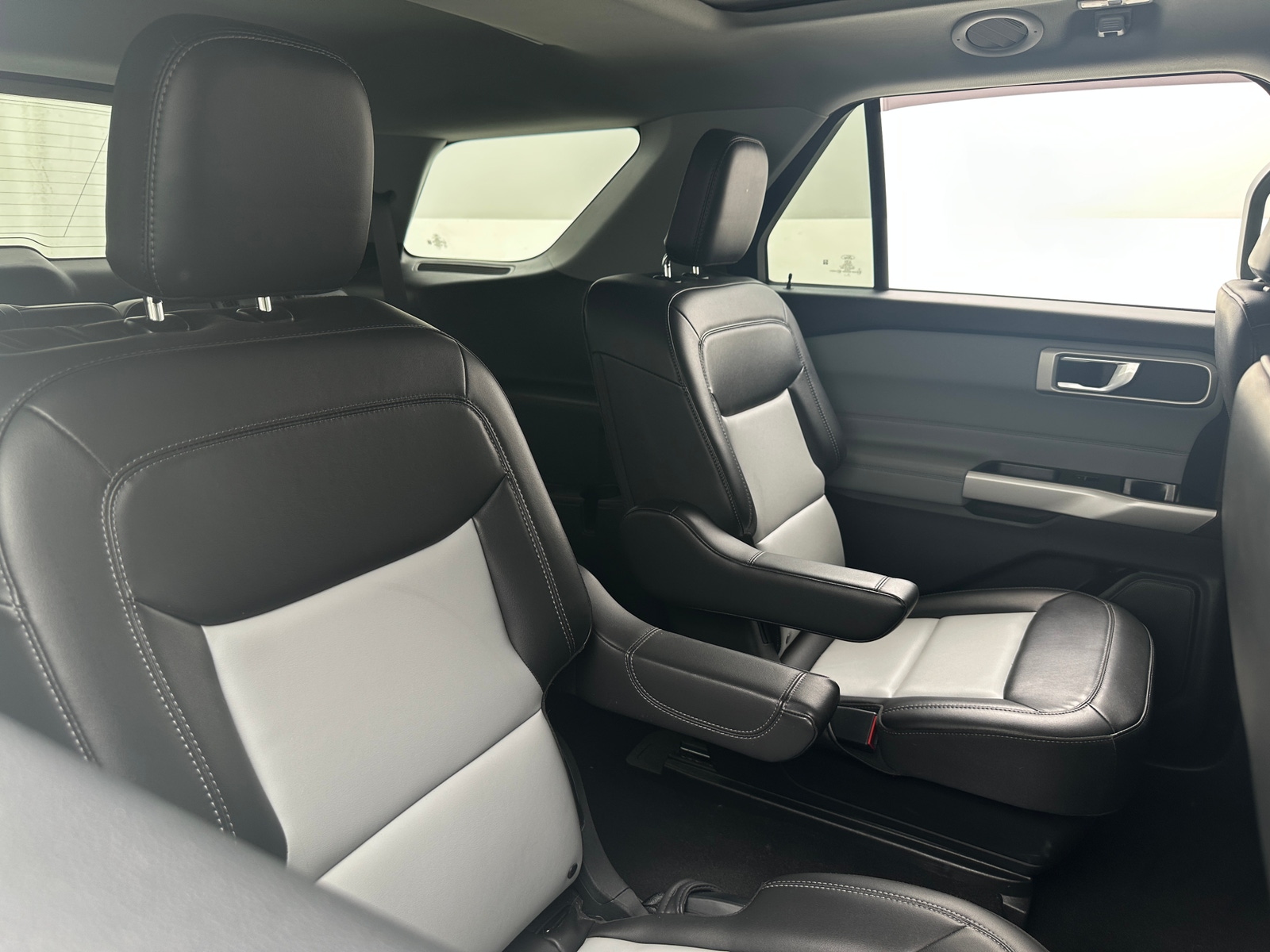 Thumbnail: 2022 Ford Explorer - 6