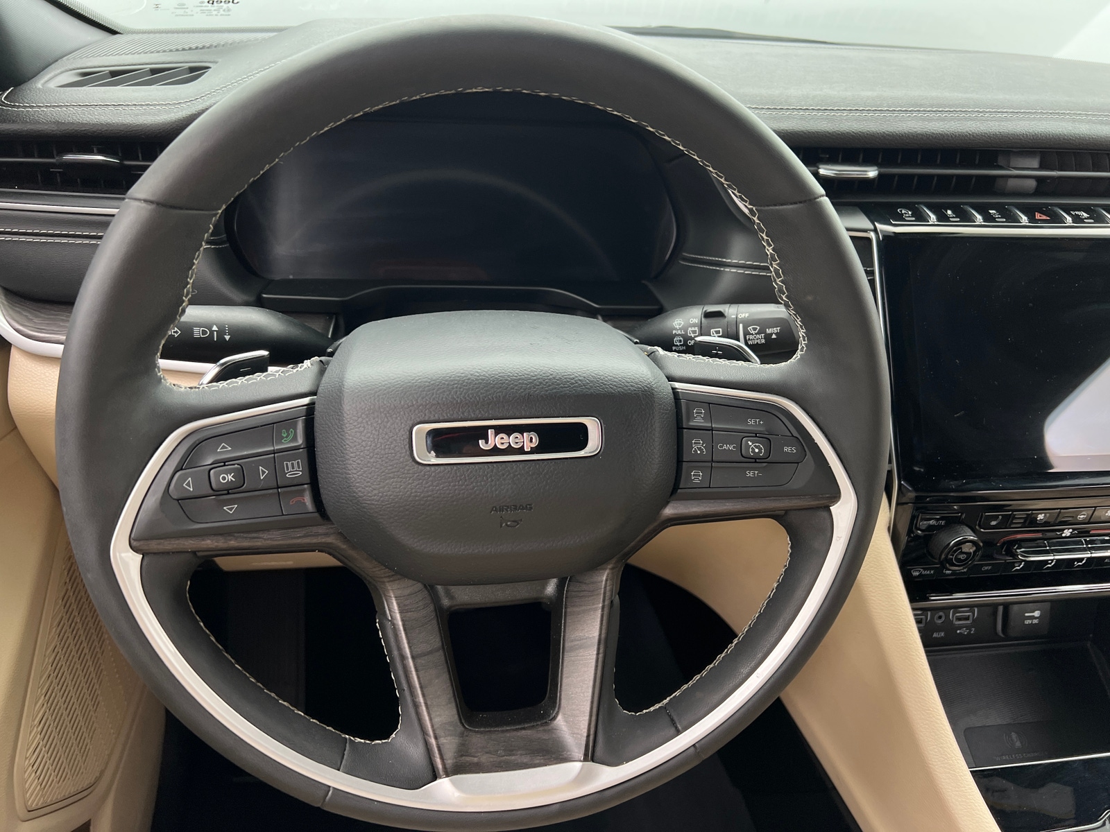 Thumbnail: 2023 Jeep Grand Cherokee L - 4