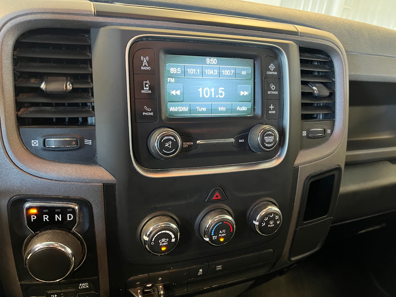 Thumbnail: 2019 RAM 1500 Classic - 4