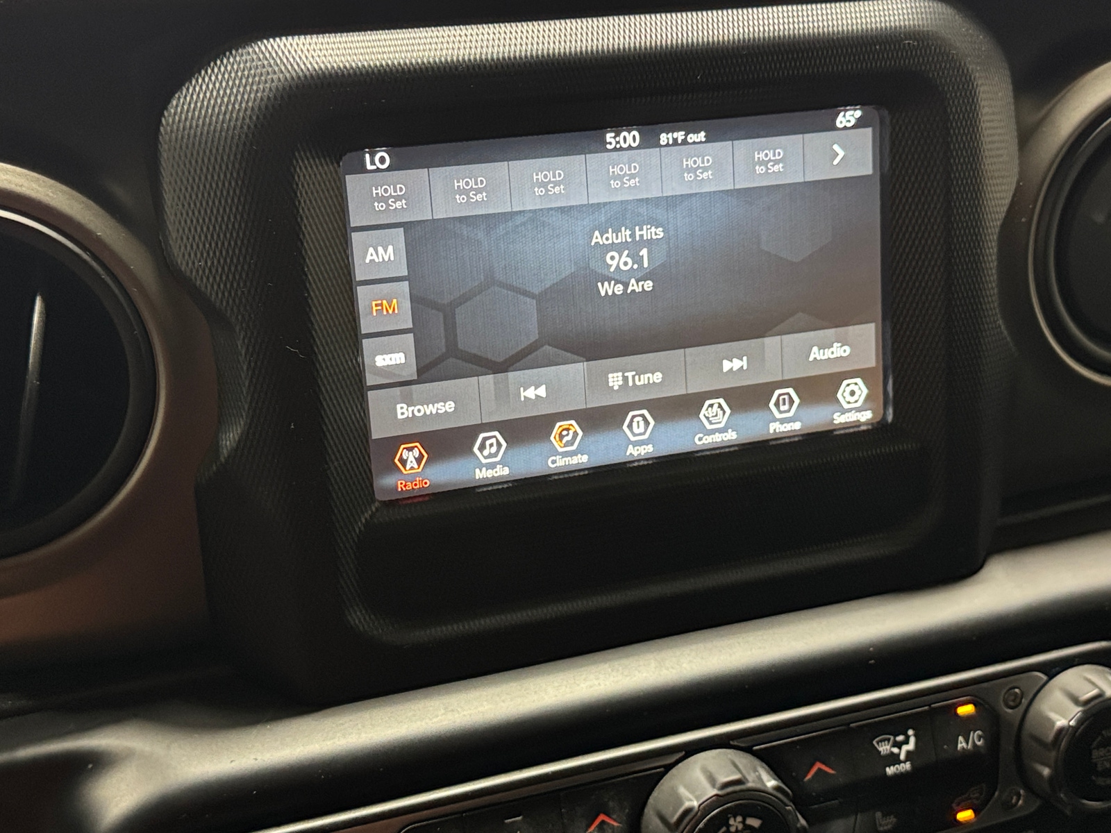 Thumbnail: 2019 Jeep Wrangler - 4