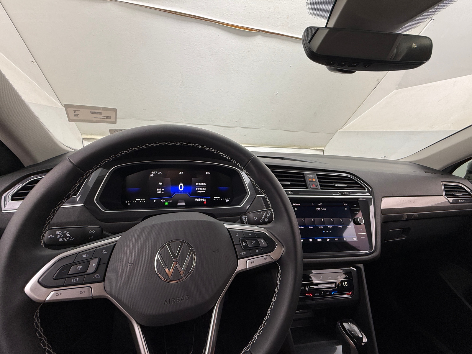 Thumbnail: 2024 Volkswagen Tiguan - 2