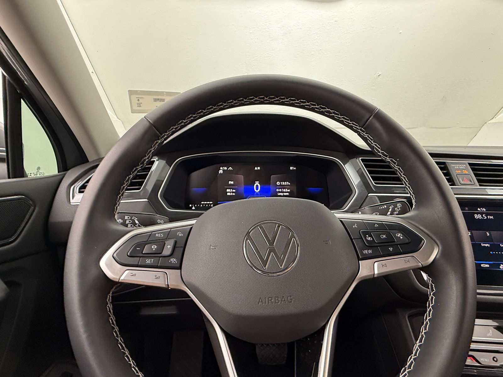 Thumbnail: 2024 Volkswagen Tiguan - 4