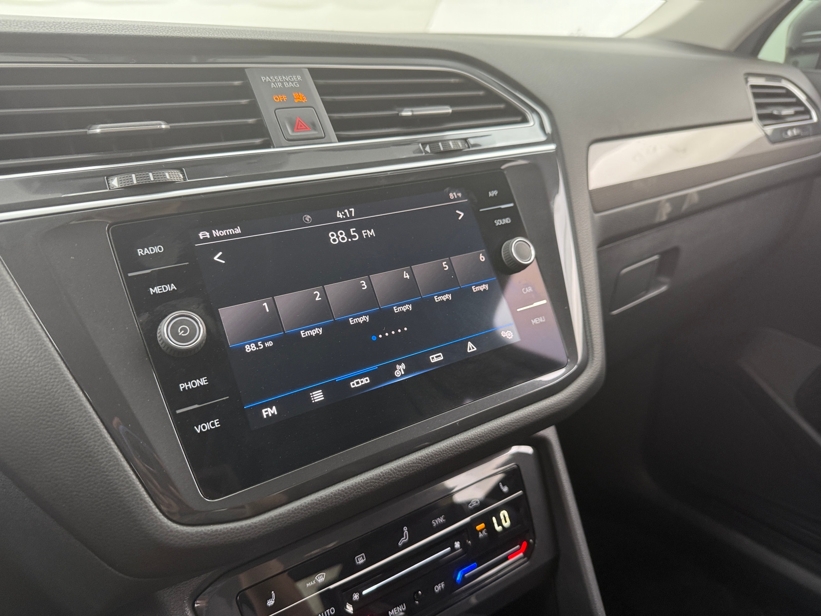 Thumbnail: 2024 Volkswagen Tiguan - 3