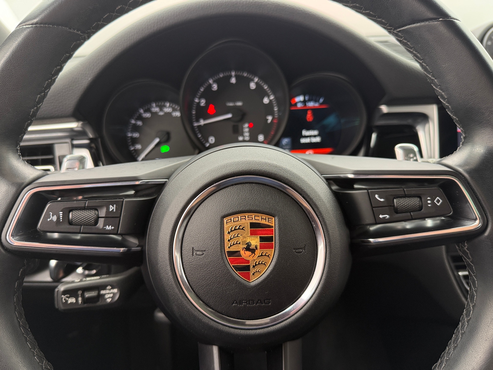 Thumbnail: 2023 Porsche Macan - 4
