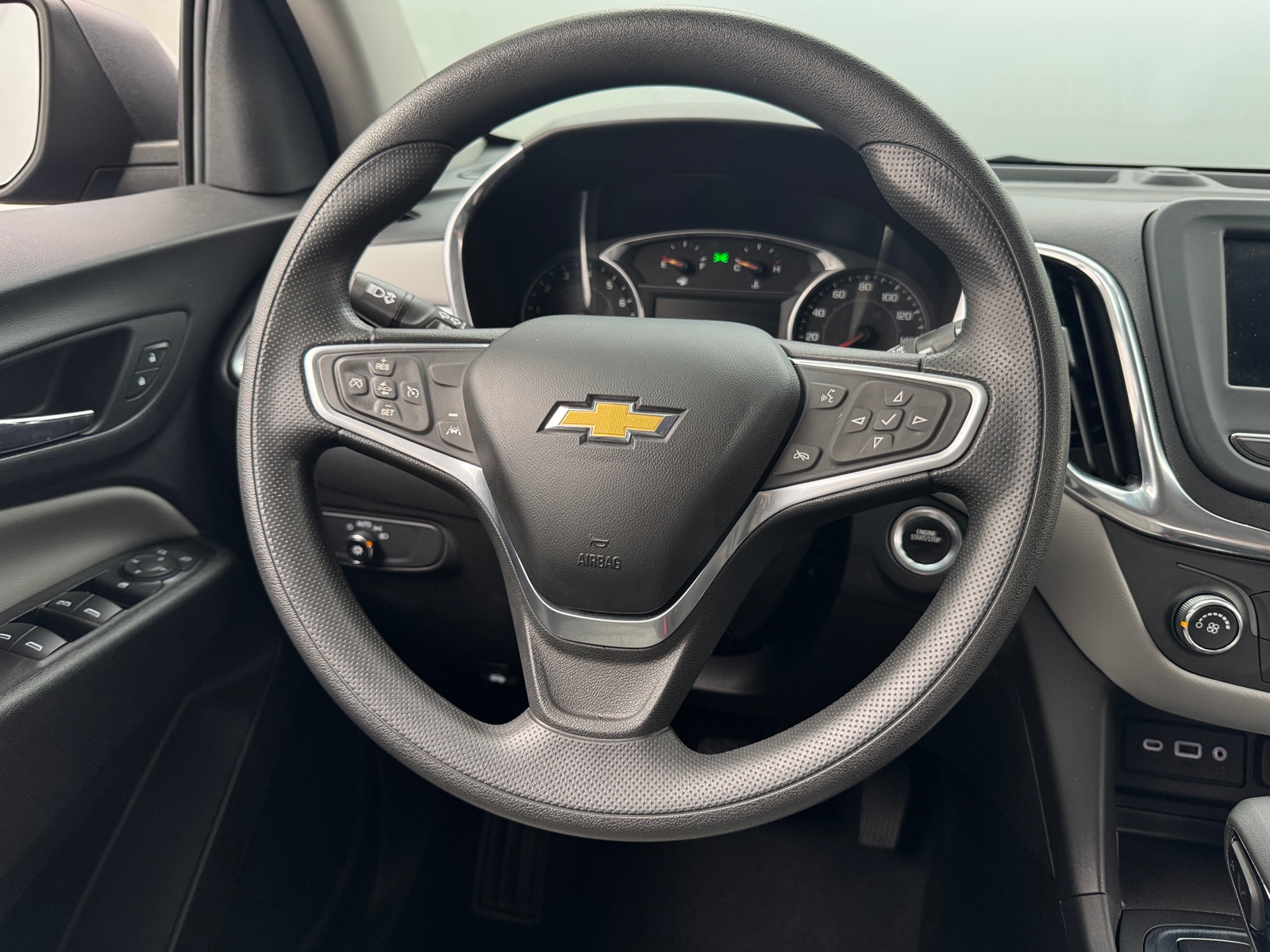 Thumbnail: 2022 Chevrolet Equinox - 5