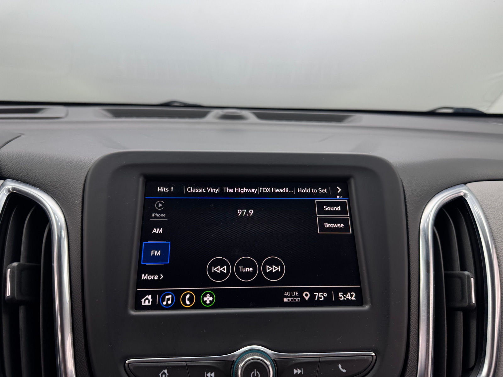 Thumbnail: 2022 Chevrolet Equinox - 4