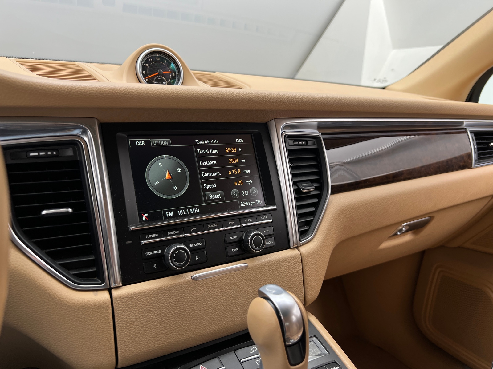 Thumbnail: 2015 Porsche Macan - 3