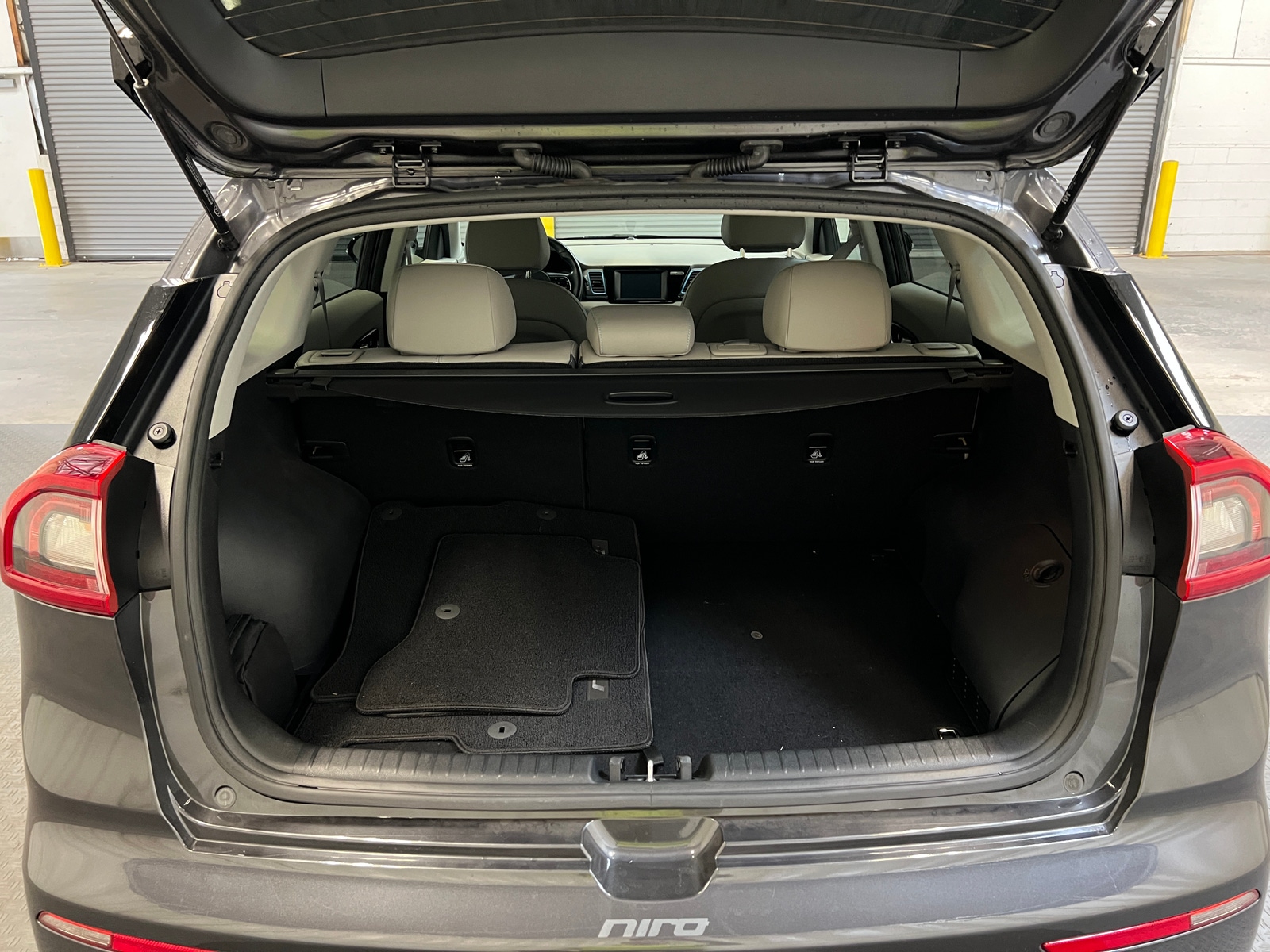 Thumbnail: 2018 Kia Niro - 6