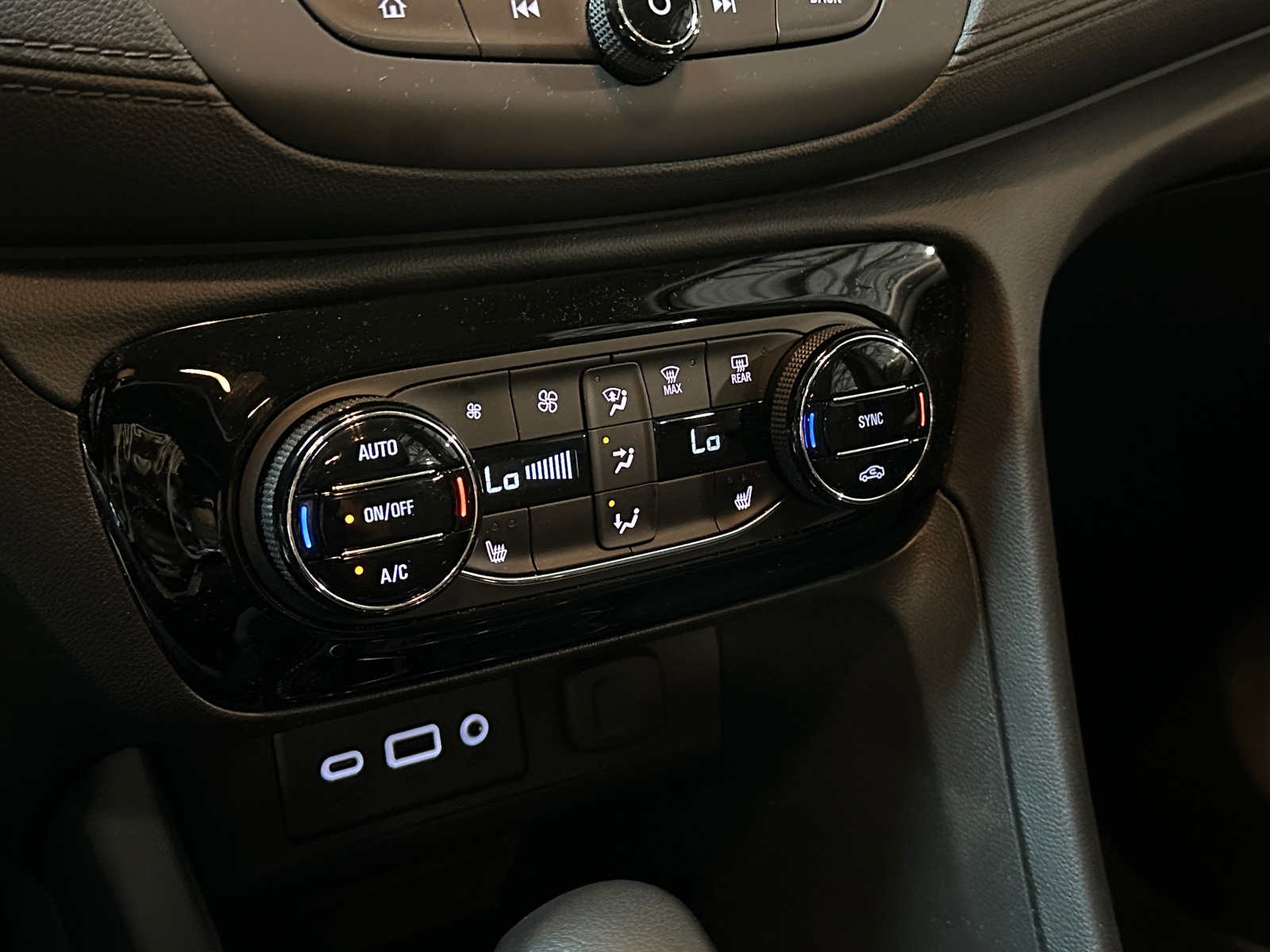 Thumbnail: 2023 Buick Encore GX - 3